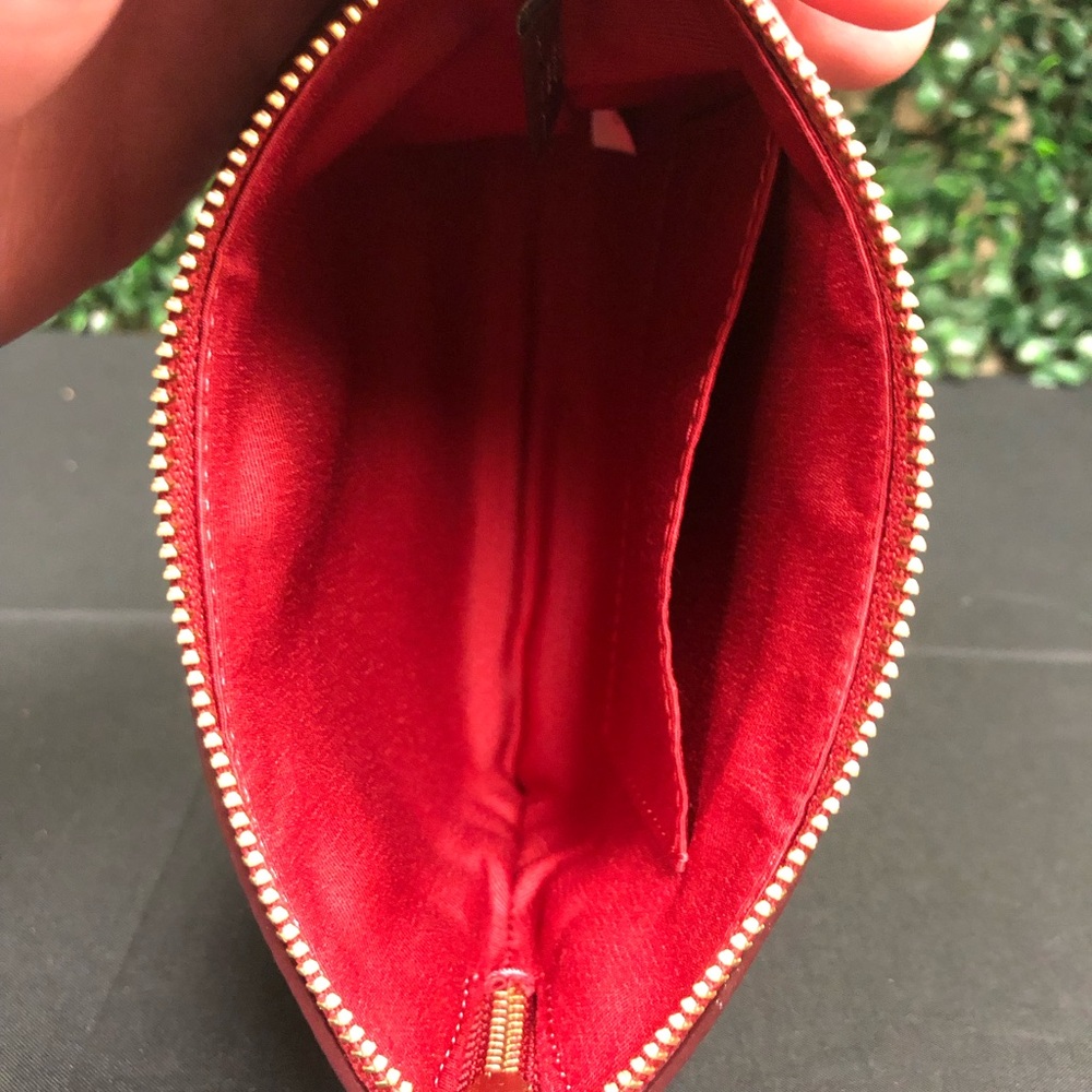 Coach Pebble Leather Corner Zip - Picture 10 of 13